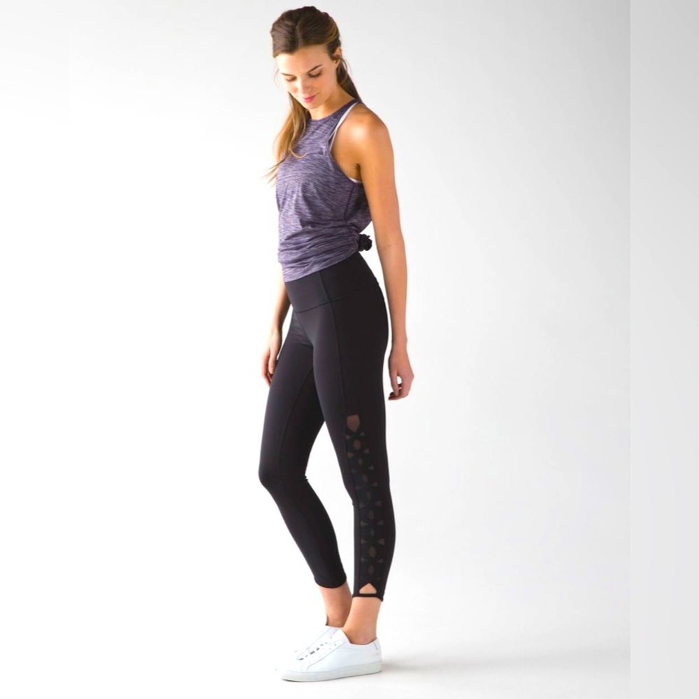Lululemon Serene Tight
Black BNWT size 8